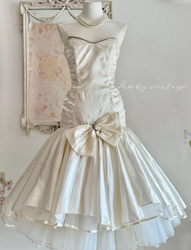 Vintage Strapless Ball Gown Satin Short Prom Dresses White Homecoming Dresses Birthday Dresses ED04292