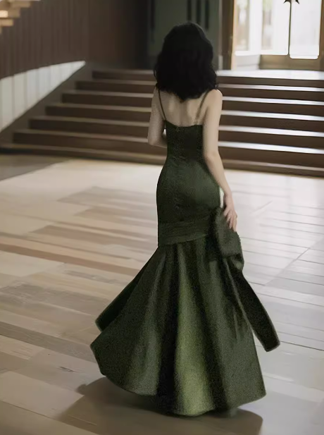Französisches rückenfreies grünes Satin-Unterkleid ED0430