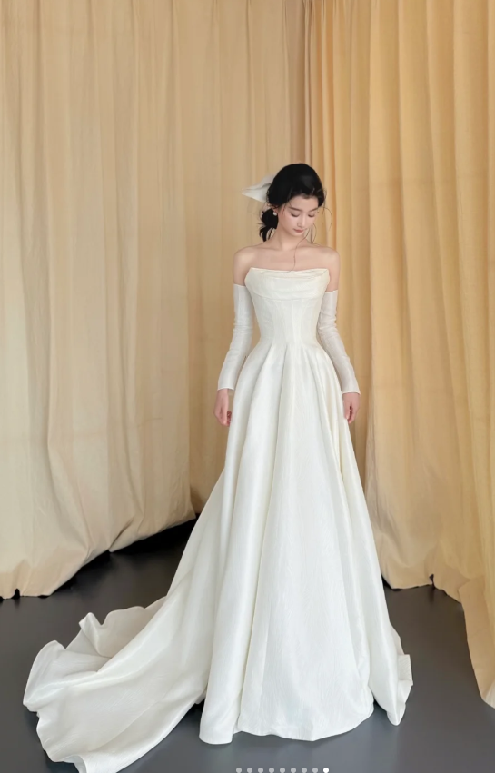 Timeless Strapless A-line Simple Wedding Dresses Ivory Bridal Gowns ED04428