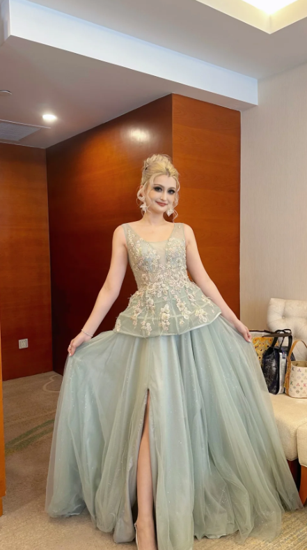 Elegant V-neck A-Line Wedding Guest Dresses with Appliques Tulle Green Evening Dresses ED04471