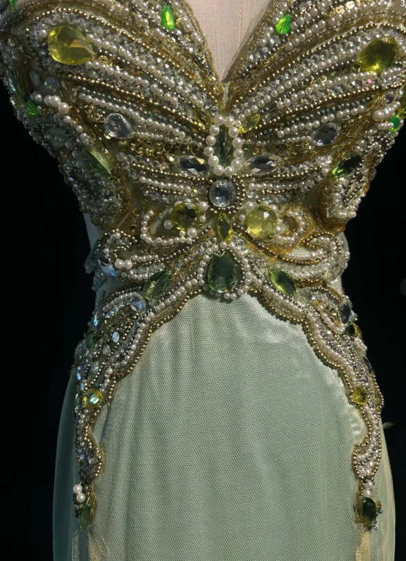 Vintage Mermaid V-neck Light Green Long Prom Dresses Chiffon Beaded Evening Gowns Light Green Formal Dresses ED04521