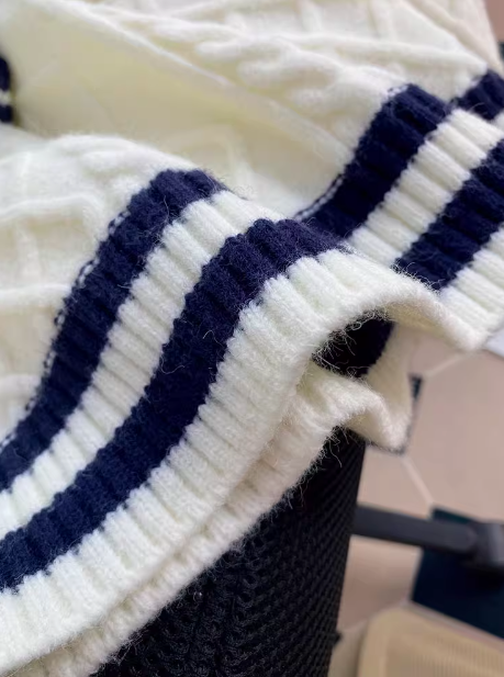 Pull doux à col bleu marine style preppy ED0461