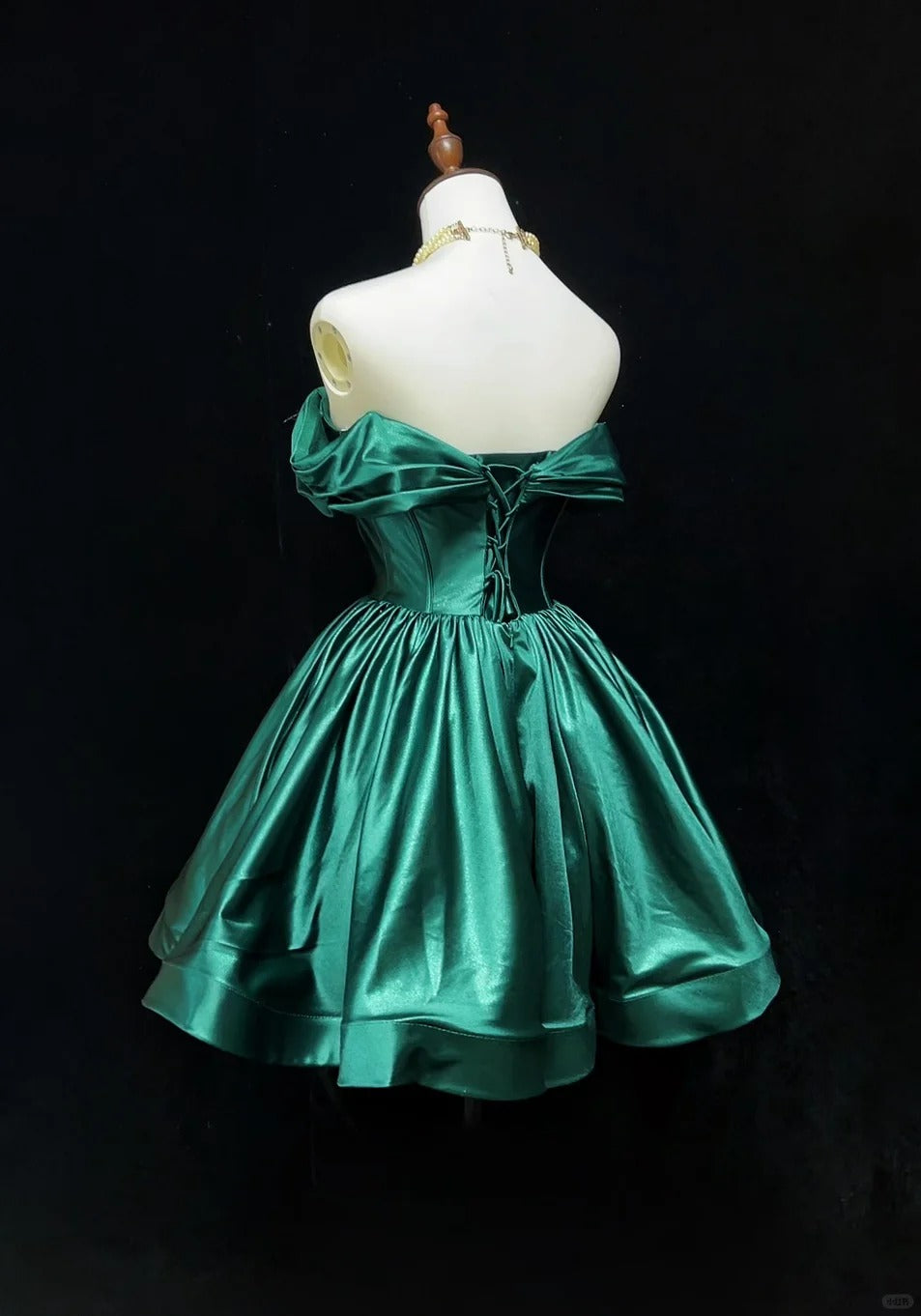 Sweet Off-the-shoulder A-Line Short Prom Dresses Satin Green Homecoming Dresses ED04631