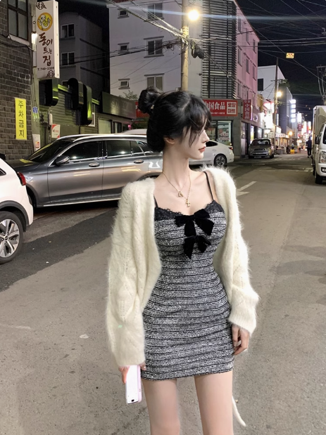 Schmaler Hüftrock mit Hosenträgern im Chanel-Stil, Schleife, ED0463