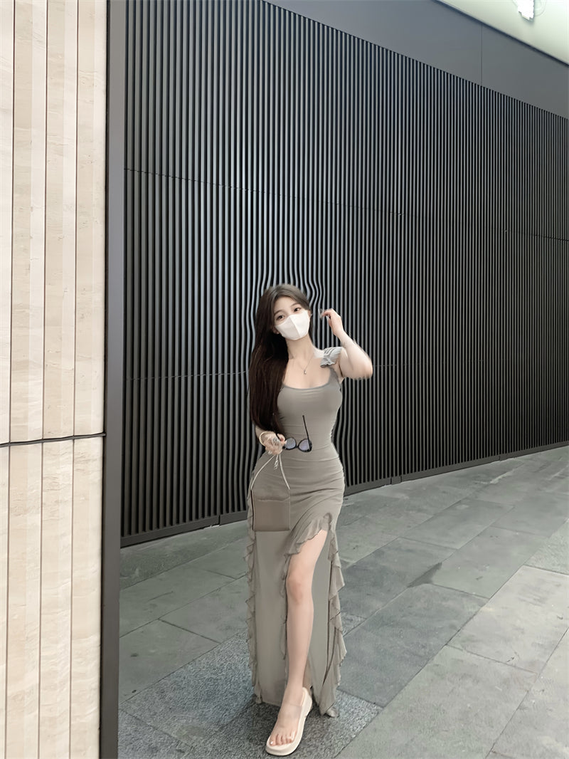 Slim Fit Langes Kleid aus Netzstoff mit fliegenden Ärmeln und unregelmäßigem Saum ED0465