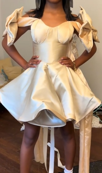 Sexy A-Line Birthday Dresses Satin Sweetheart Neck Short Prom Dresses Off-White Homecoming Dresses ED04666