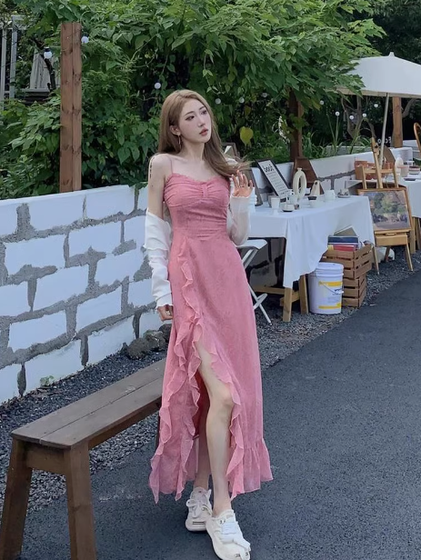 Maxikleid mit Rüschen und Schlitz im French-Rosen-Print, Strumpfhalter ED0471