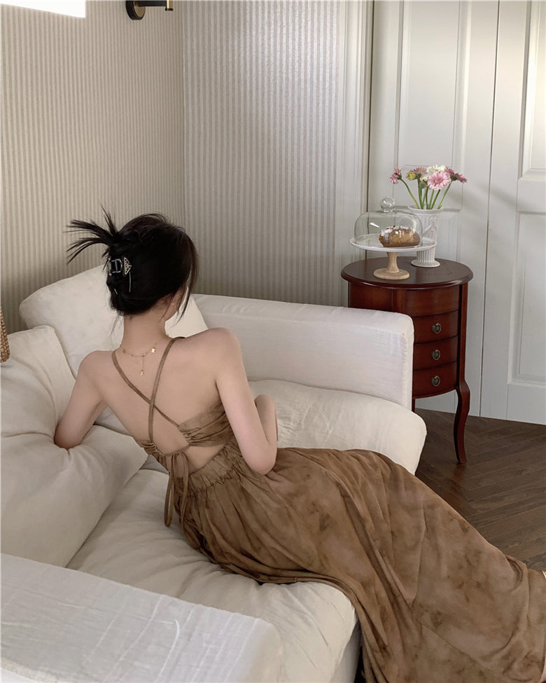 Braunes A-Linien-Neckholder-Straps-V-Ausschnitt-rückenfreies Kleid ED0475
