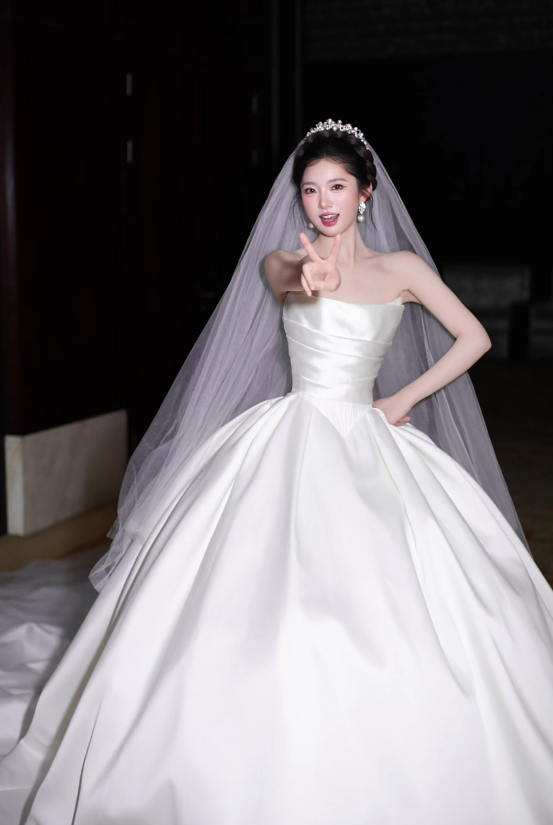 Elegant Strapless A-Line Wedding Dresses Satin White Bridal Gowns Sleeveless Bridal Dresses ED04794