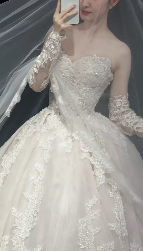 Elegant Sweetheart Neck Ball Gown Lace Wedding Dresses Applique White Bridal Gowns Sleeveless Bridal Dresses ED04795