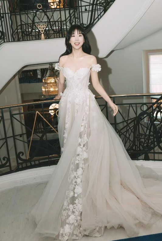 Gorgeous Off-the-shoulder A-Line Long Wedding Dresses Tulle Applique Sleeveless Bridal Gowns Ivory Bridal Dresses ED04811