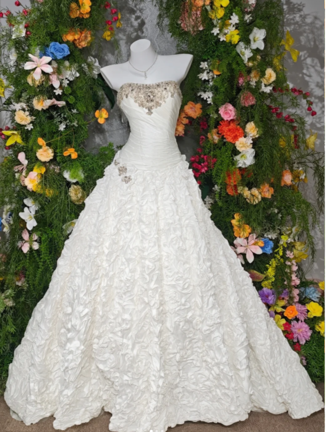 Vintage Strapless A-Line Long Wedding Dresses Taffeta Beaded Sleeveless Bridal Gowns Ivory Bridal Dresses ED04812