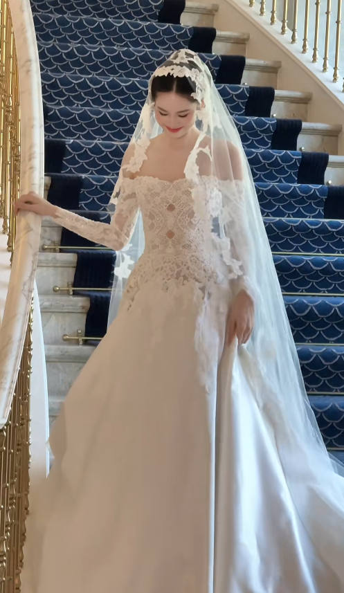 Luxury Off-the-shoulder Ball Gown White Long Wedding Dresses Long Sleeve Bridal Gowns Applique Satin Bridal Dresses ED04815