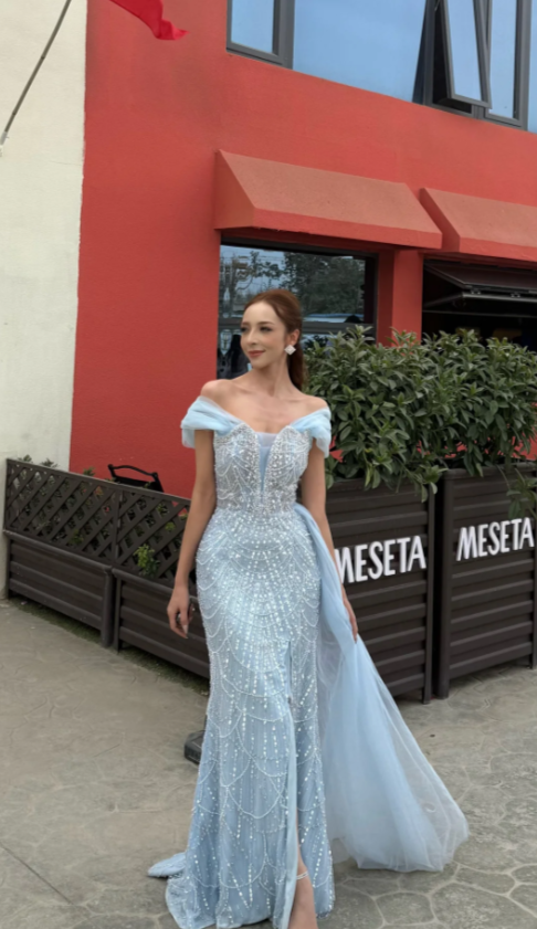Elegant Off-the-shoulder Sheath Sky Blue Evening Dresses Tulle Beaded Sky Blue Wedding Guest Dresses ED04855
