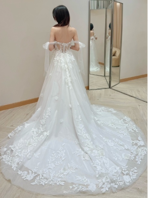 Simple Off-the-shoulder A-Line Long Wedding Dresses Applique Tulle White Bridal Gowns ED04904