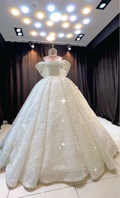 Luxury Off-the-shoulder Ball Gown Beaded Long Wedding Dresses Tulle White Bridal Gowns Short Sleeve Bridal Dresses ED04906