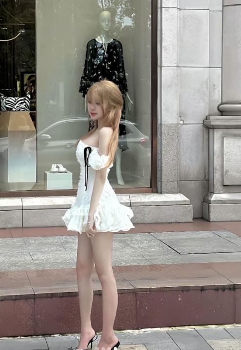 Cute Off-the-shoulder Ball Gown Tulle Short Birthday Dresses White Party Dresses ED04924