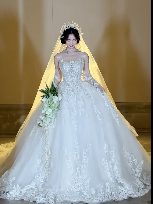 Timeless Strapless Ball Gown Long Wedding Dresses Tulle Applique White Bridal Gowns Sleeveless Bridal Dresses ED04967