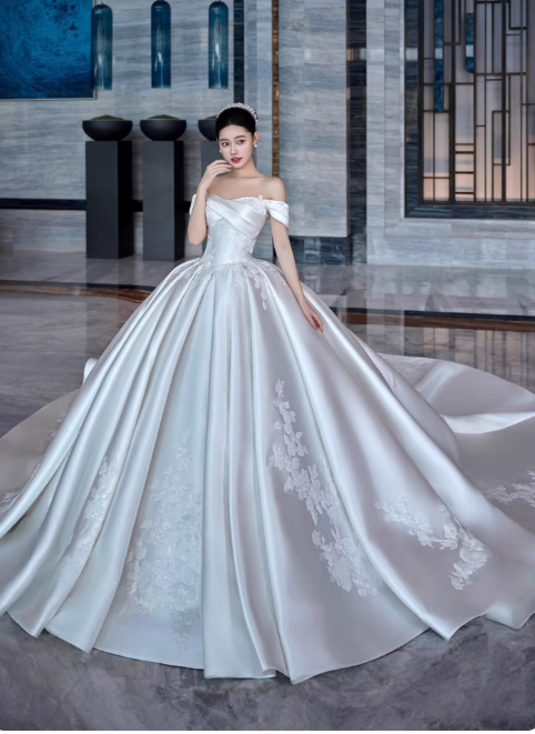 Elegant Off-the-shoulder Ball Gown Satin Long Wedding Dresses Applique White Bridal Gowns Short Sleeve Bridal Dresses ED05027