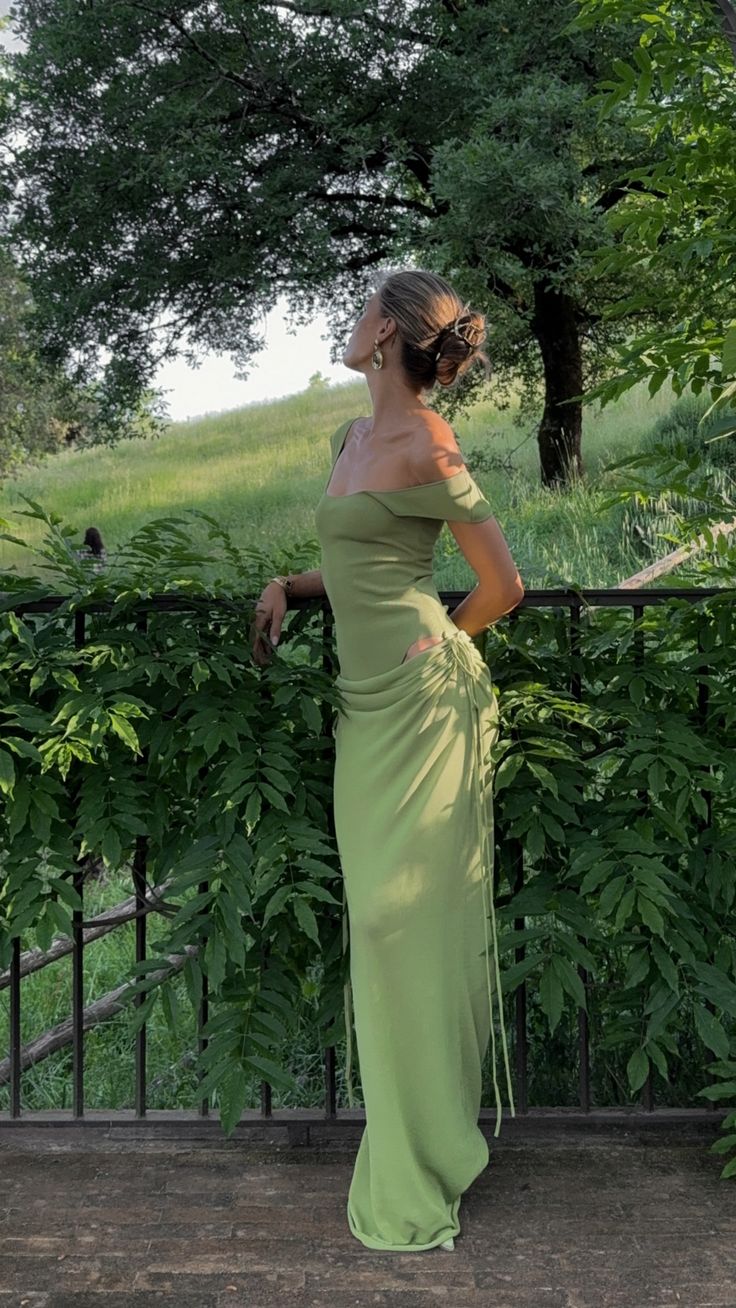 Gorgeous Off-shoulder Sheath Green Long Prom Dresses Glitter Chiffon Green Evening Gowns ED05190