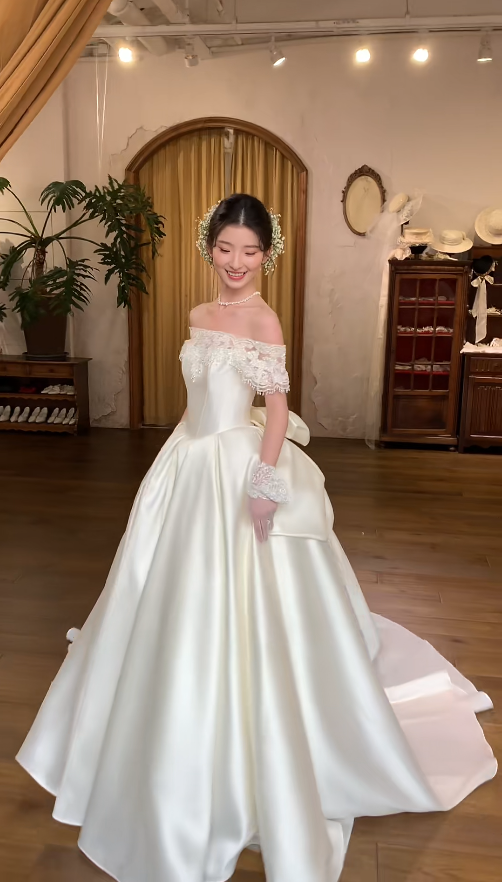 Timeless Off-shoulder Ball Gown White Long Wedding Dresses Satin Lace White Bridal Gowns Sleeveless Bridal Dresses ED05202