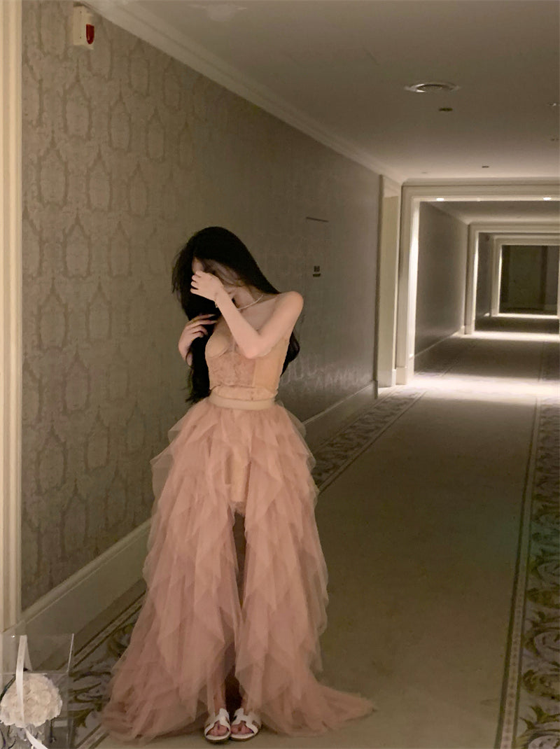 Französisches Kleid aus schwerer Netzspitze mit unregelmäßigem Schlitz und Tube-Top ED0526