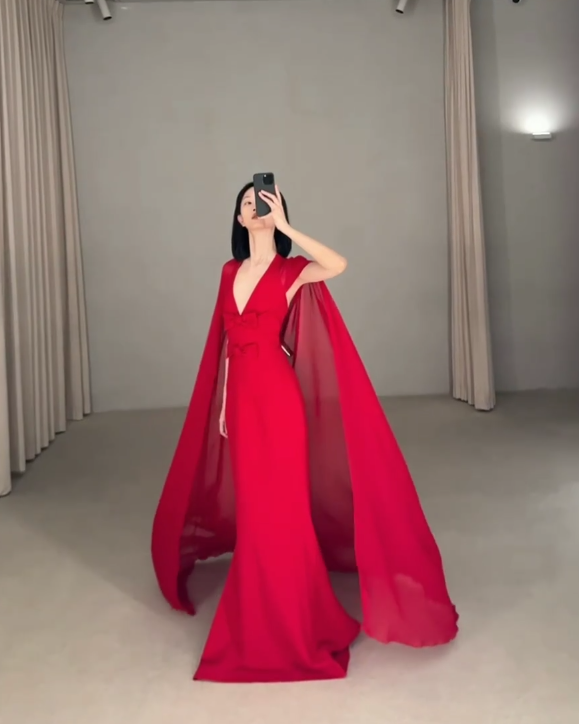 Glam Sheath Evening Gowns Burgundy Long Prom Dresses V Neck Chiffon Burgundy Wedding Guest Dresses ED05275