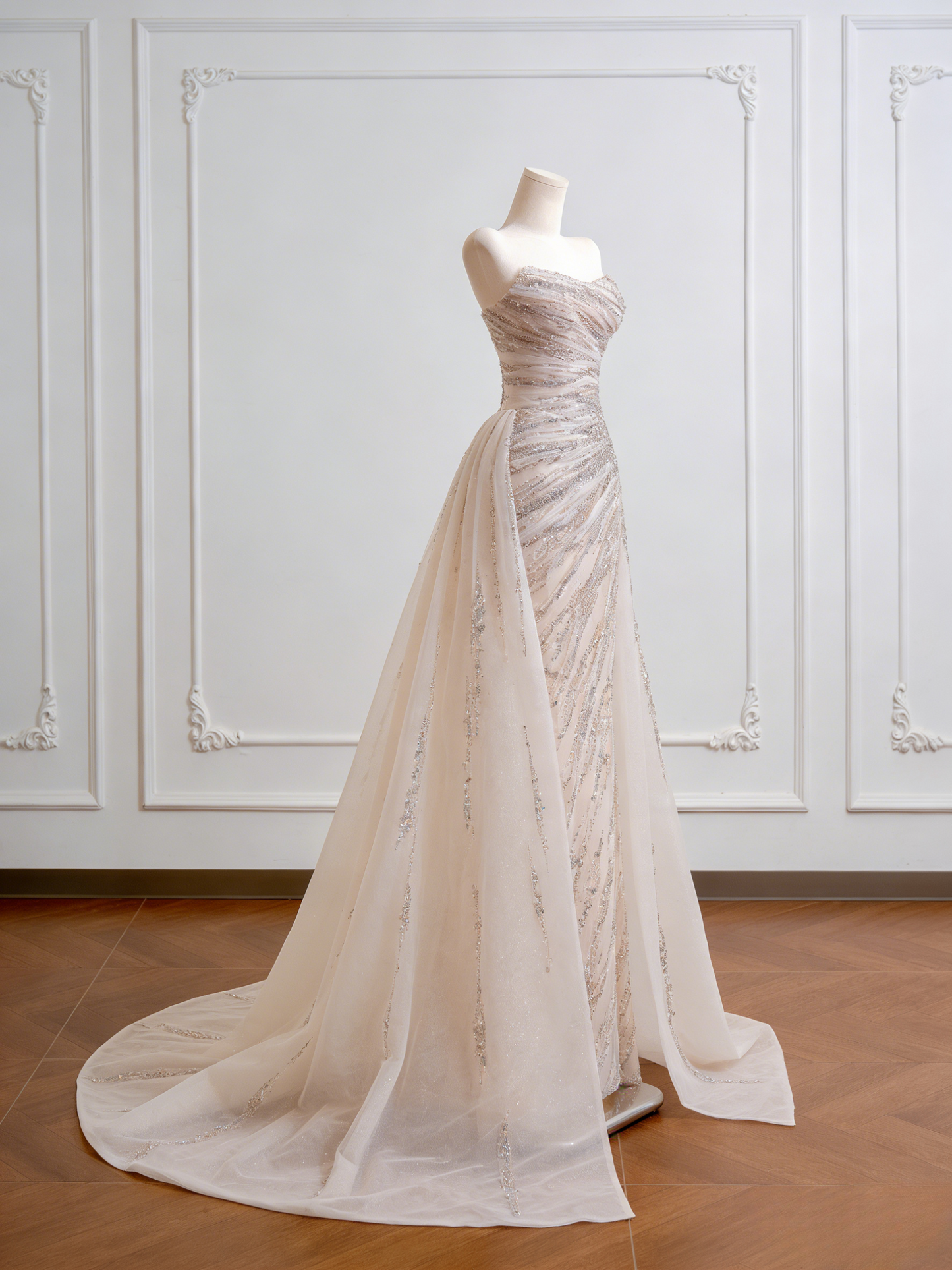 Gorgeous Sheath Long Wedding Dresses Tulle Beaded Champagne Bridal Gowns Sleeveless Strapless Bridal Dresses ED05356