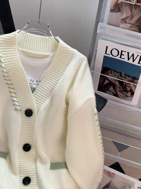 College style soft V-neck thickened cardigan sweater ED0540