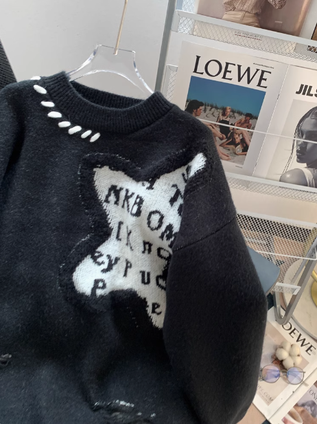 Oversize-Pullover im Retro-Stil mit langen Ärmeln und Rundhalsausschnitt ED0541
