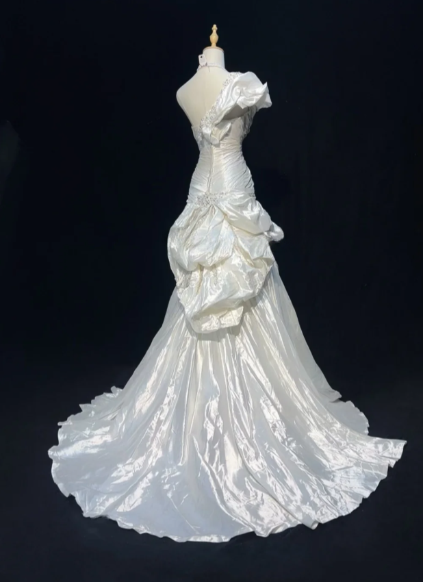 Vintage Sheath Long Wedding Dresses One-shoulder Satin White Bridal Gowns Sleeveless Bridal Dresses ED05434