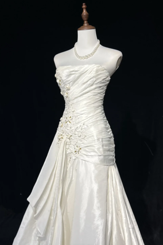 Vintage Sheath Long Wedding Dresses Strapless Satin White Bridal Gowns Sleeveless Bridal Dresses ED05435