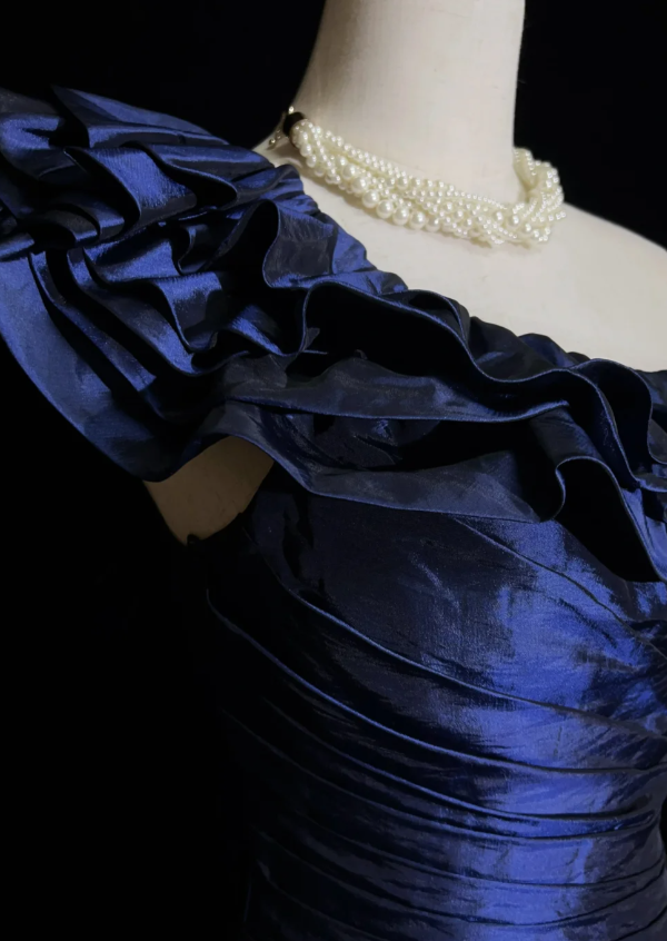 Gorgeous Mermaid Blue Long Prom Dresses One-shoulder Satin Evening Dresses Sleeveless Blue Party Dresses ED05440