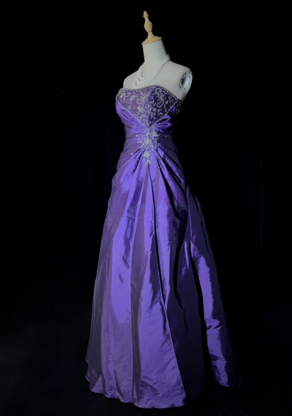 Chic Strapless Sheath Long Prom Dresses Applique Satin Purple Evening Gowns Sleeveless Formal Dresses ED05578