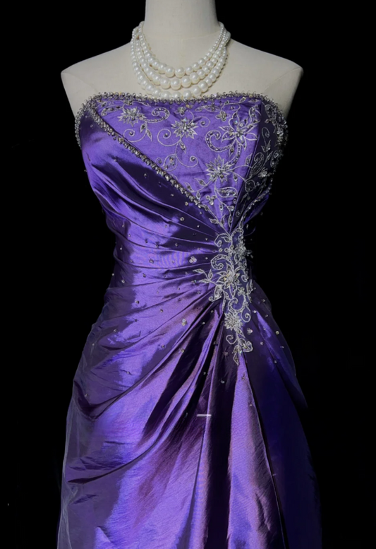 Chic Strapless Sheath Long Prom Dresses Applique Satin Purple Evening Gowns Sleeveless Formal Dresses ED05578