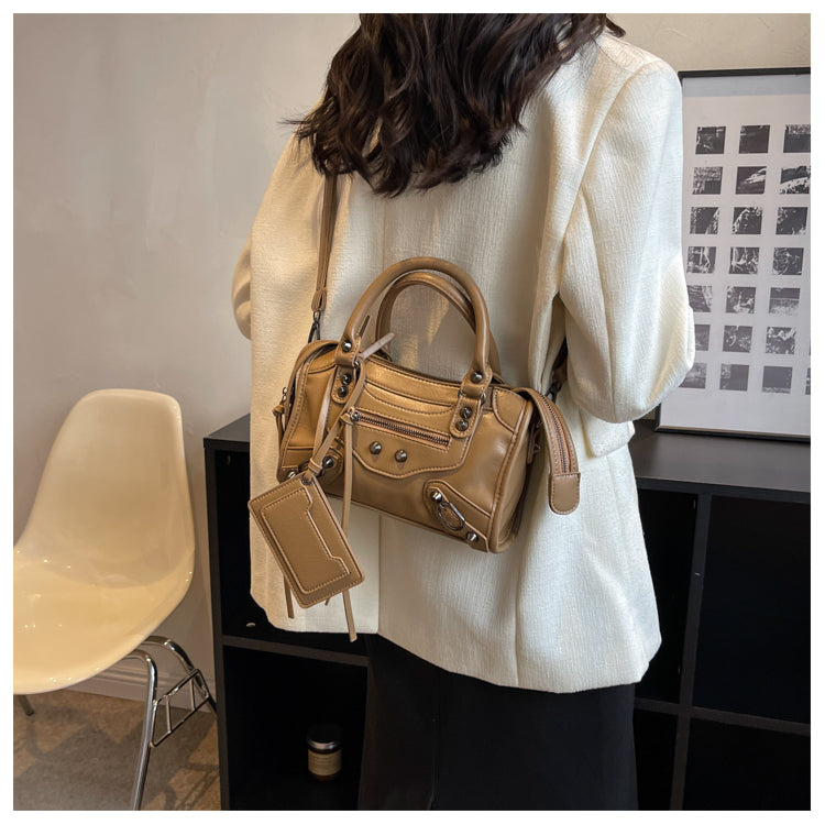 Sac bandoulière à rivets sous les bras Millennial Spice Girl sac moto ED0562