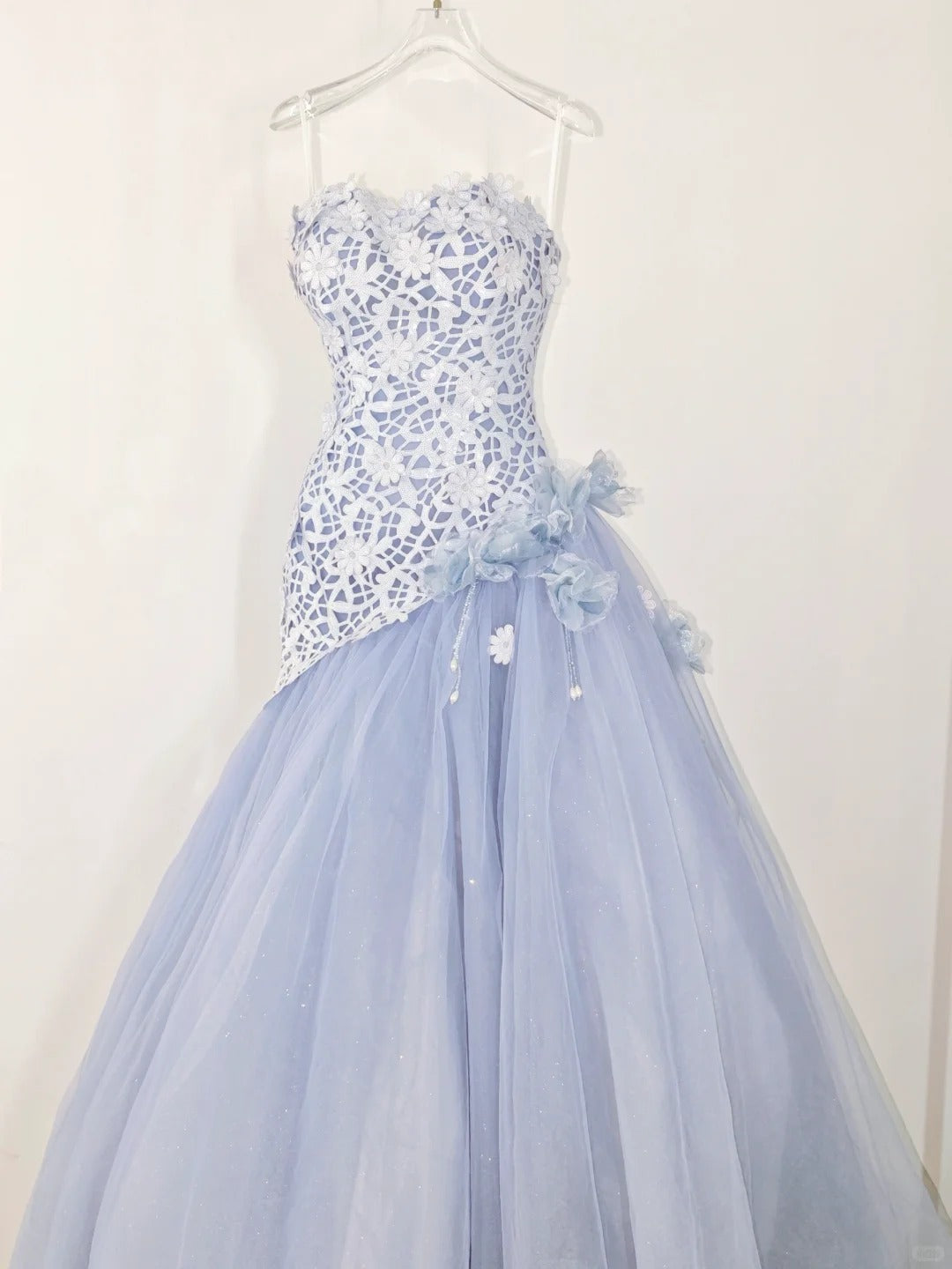 Gorgeous Strapless A-Line Long Prom Dresses Appliques Tulle Blue Evening Dresses Sleeveless Blue Birthday Dresses ED05630