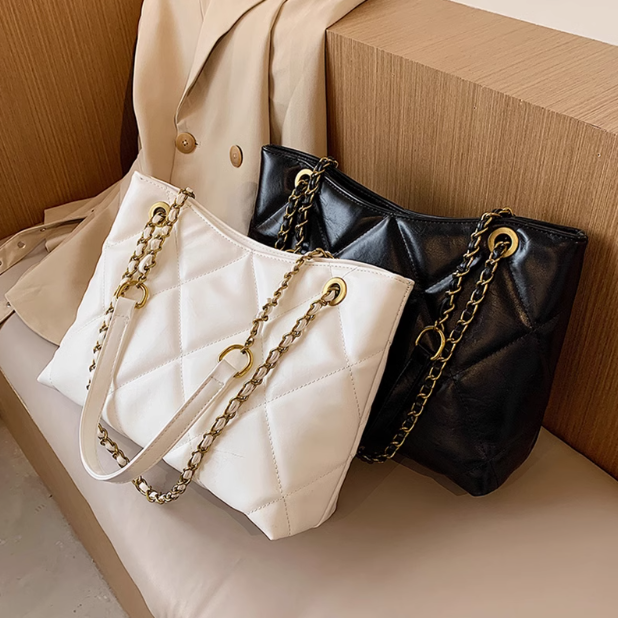 Diamond chain large capacity commuter shoulder bag ED0563