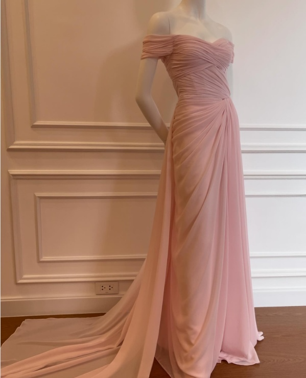 Elegant Pink Sheath Long Prom Dresses Chiffon Off-shoulder Evening Dresses Sleeveless Formal Dresses ED05790