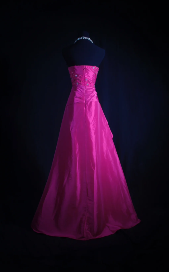 Vintage Fuchsia A-Line Long Prom Dresses Satin Strapless Evening Dresses Sleeveless Formal Dresses ED05791