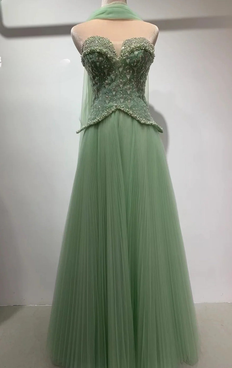 Wunderschönes dunkelolivgrünes herzförmiger Ausschnitt A-Linie Satin Tüll Kurzes Ballkleid Homecoming-Kleid ED02575