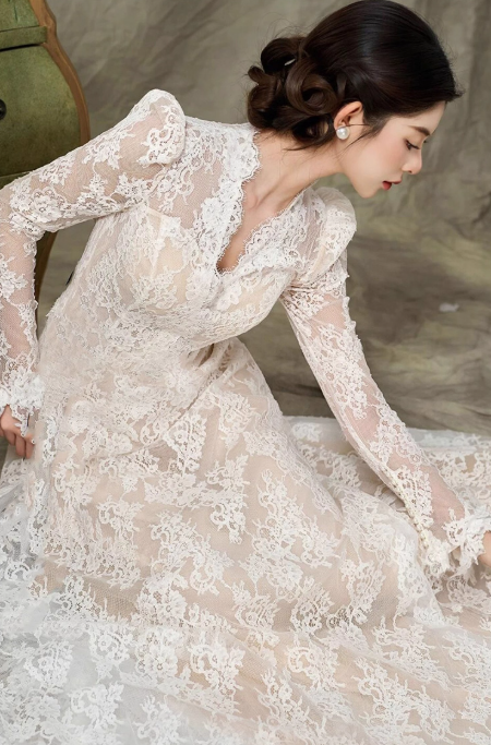 Timeless Sheath Long Wedding Dresses V-neck White Bridal Gowns Lace Long Sleeves Bridal Dresses ED05856