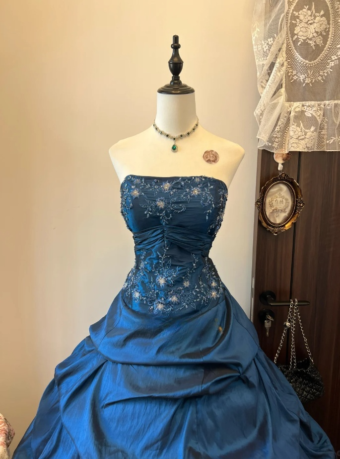 Retro Blue Ball Gown Long Prom Dresses Satin Beaded Strapless Quinceanera Dresses Sweet 16 Dresses ED05860
