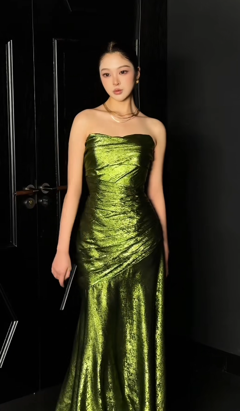 Glam Green Sheath Long Prom Dresses Sequins Strapless Evening Dresses Sleeveless Formal Dresses ED05873