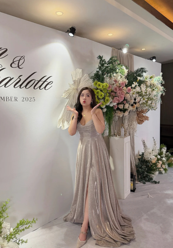 Elegant Champagne A-Line Long Prom Dresses Glitter Satin Spaghetti Straps Evening Dresses Sleeveless Formal Dresses ED05882