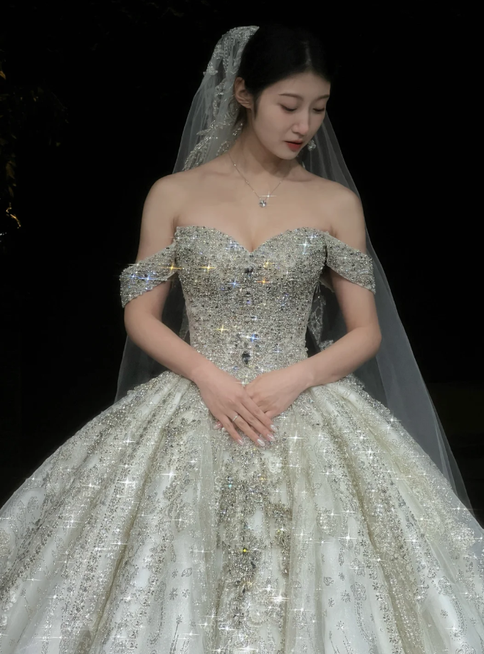 Modest Off-shoulder Ball Gown Long Wedding Dresses Rhinstones Tulle White Bridal Dresses Sleeveless Bridal Gowns ED05894