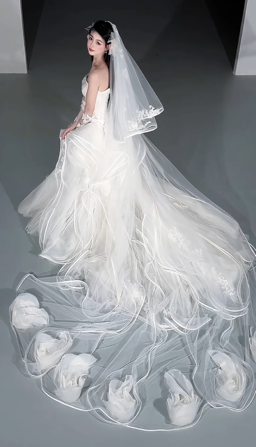 Luxury Strapless Ball Gown Long Wedding Dresses Tulle White Bridal Dresses Sleeveless Bridal Gowns ED05895