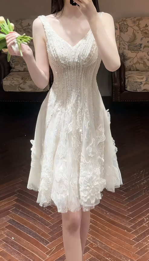 Luxury V-neck A-Line Short Wedding Dresses Beaded Tulle White Bridal Dresses Sleeveless Bridal Gowns ED05897