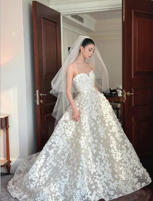 Luxury Sweetheart A-Line Long Wedding Dresses Appliques Tulle White Bridal Dresses Sleeveless Bridal Gowns ED05900