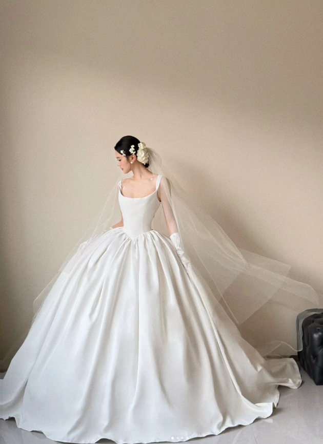 Simple Spaghetti Straps A-Line Long Wedding Dresses Satin White Bridal Dresses Sleeveless Bridal Gowns ED05901